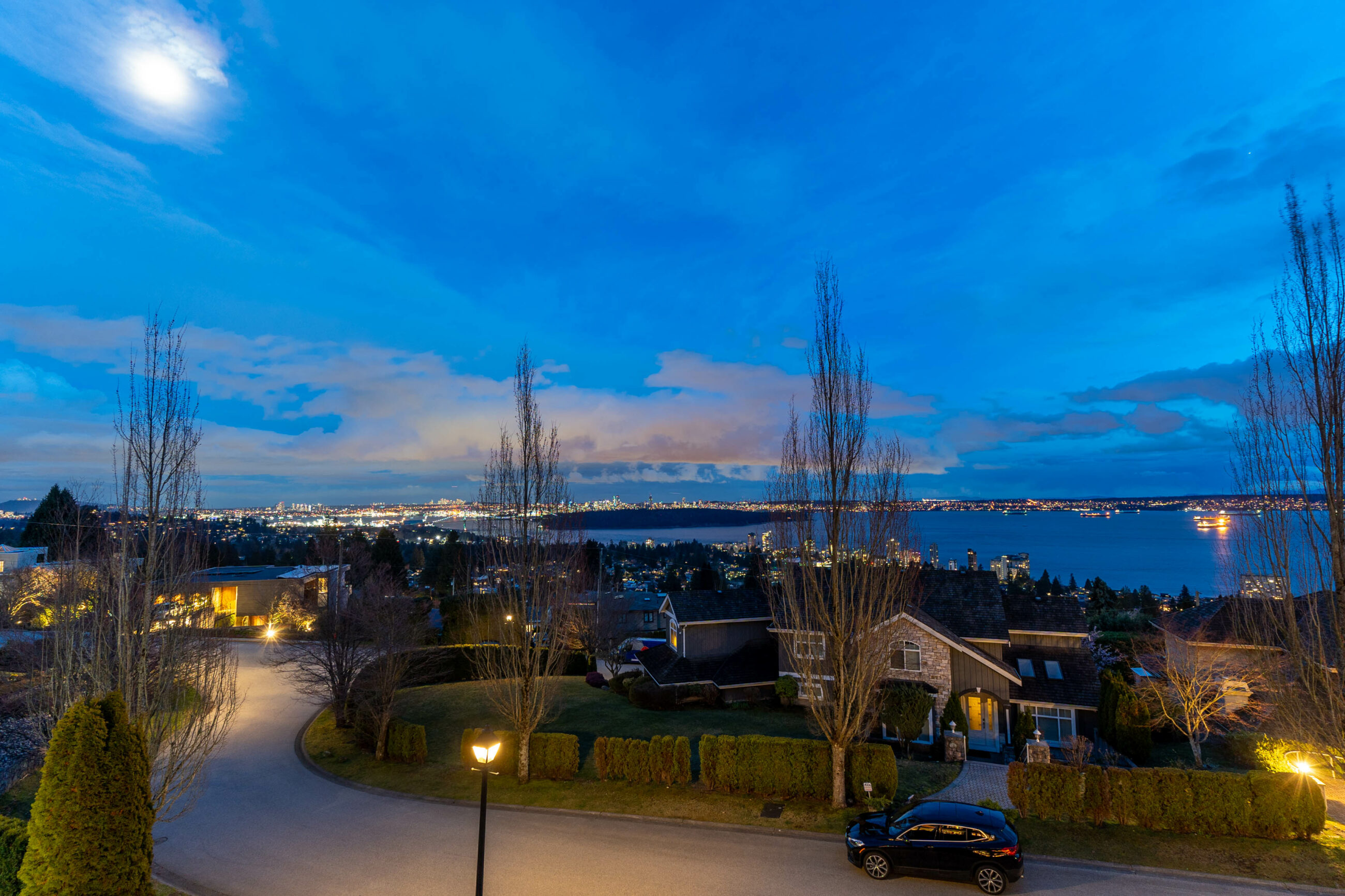 CUSTOM GORGEOUS HOME WITH PANORAMIC VIEW -- 2291 Orchard Ln, West Vancouver